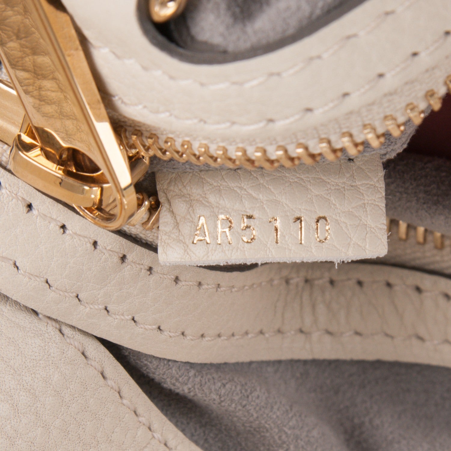 Louis Vuitton Mahina Cirrus MM Lin 7 of 7