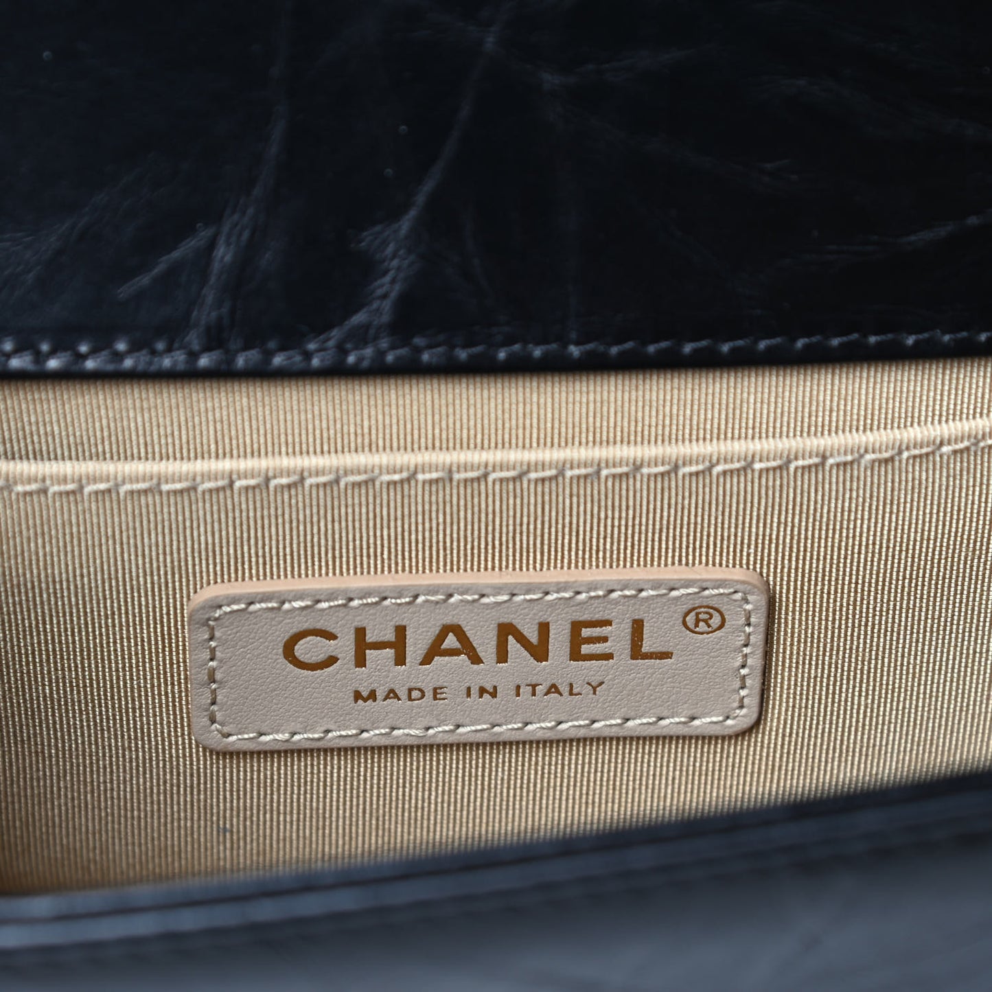 Crumpled Calfskin Chevron Small Chain Boy Flap Black