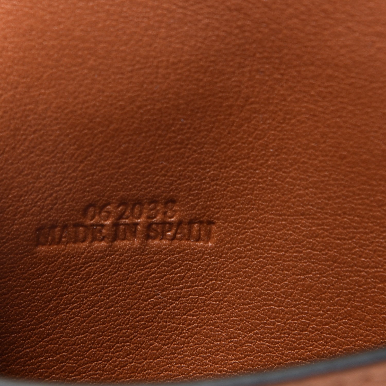 Loewe Pebble Grain Calfskin Anagram Square Coin Cardholder Tan 7 of 8