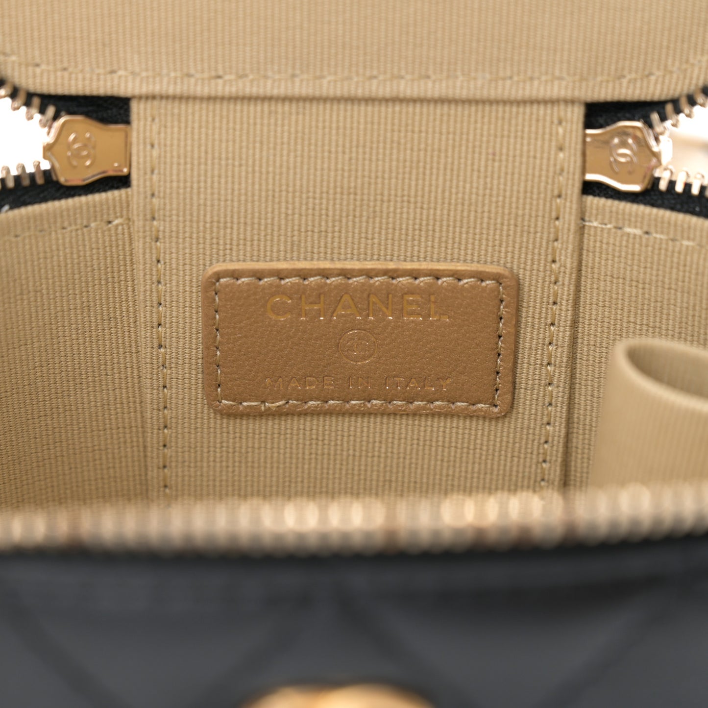 Lambskin Quilted Mini Pearl Crush Vanity Case With Chain Black