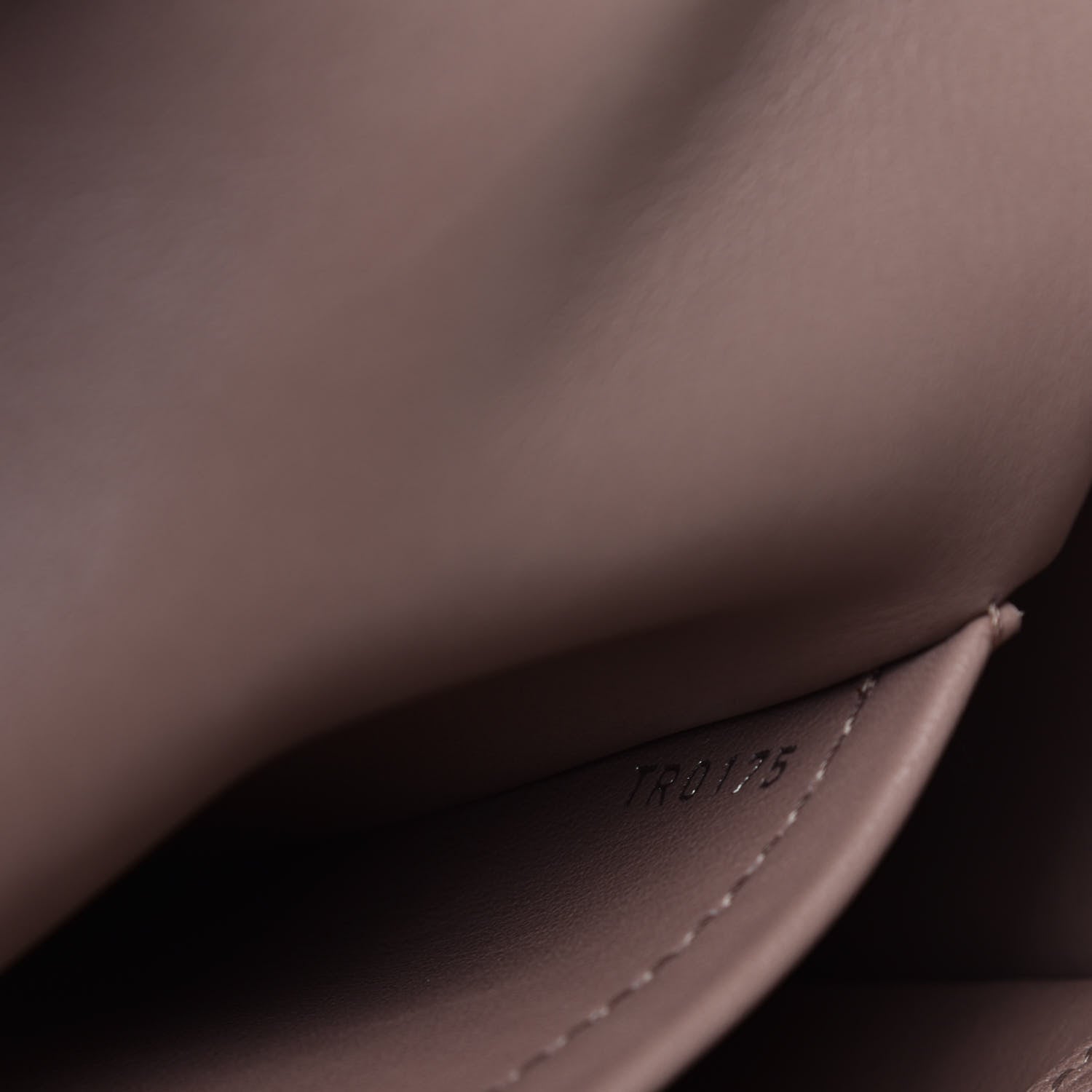 Louis Vuitton Taurillon Capucines MM Petale 7 of 9