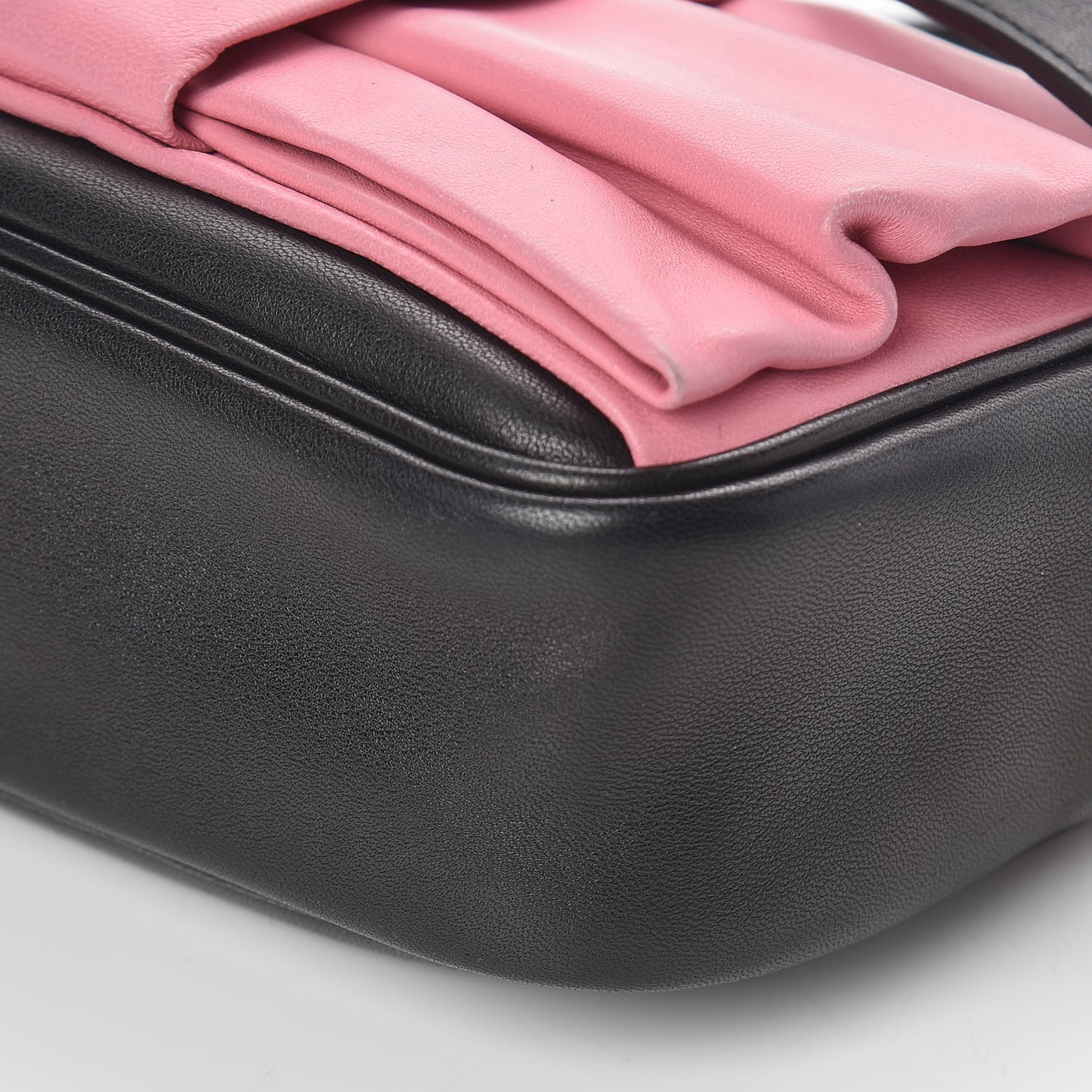Nappa Zippers Bow Clutch Black Geranio