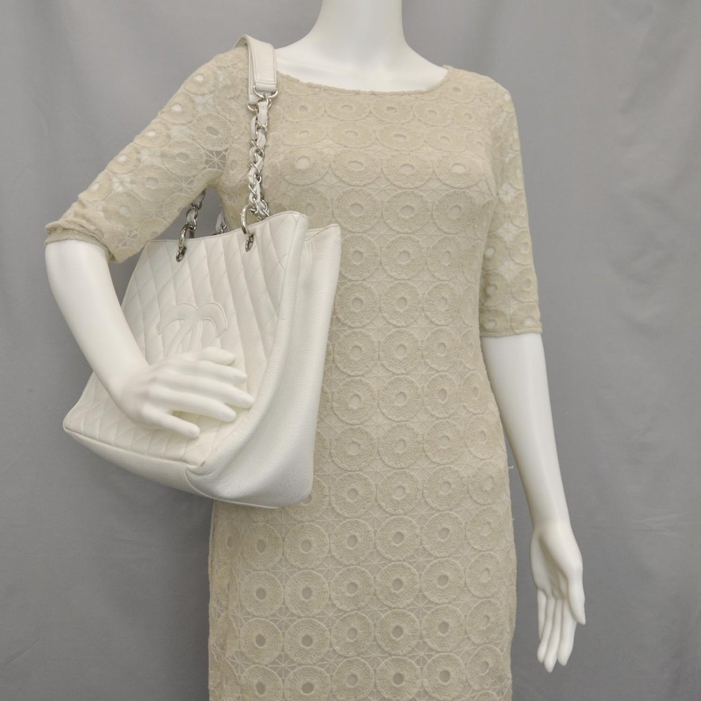 Caviar Grand Shopping Tote GST White