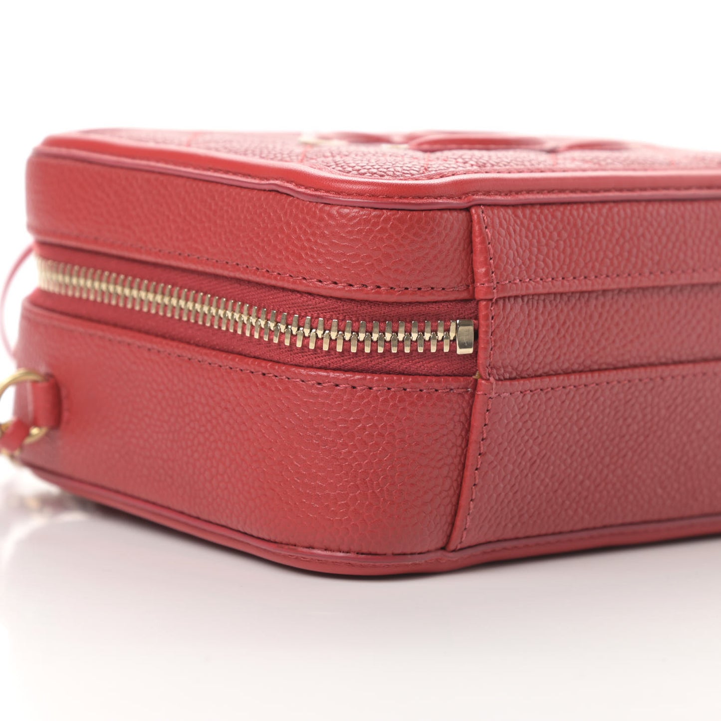 Caviar Quilted Small CC Filigree Vanity Case Red
