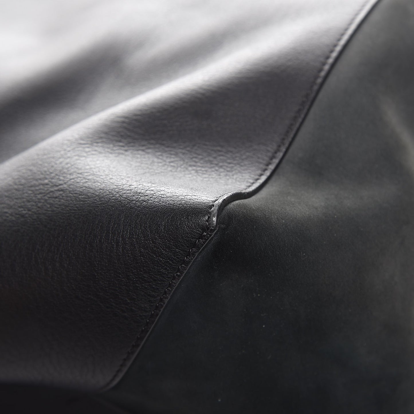 Smooth Calfskin Nubuck Medium Horizontal Cabas Phantom Black