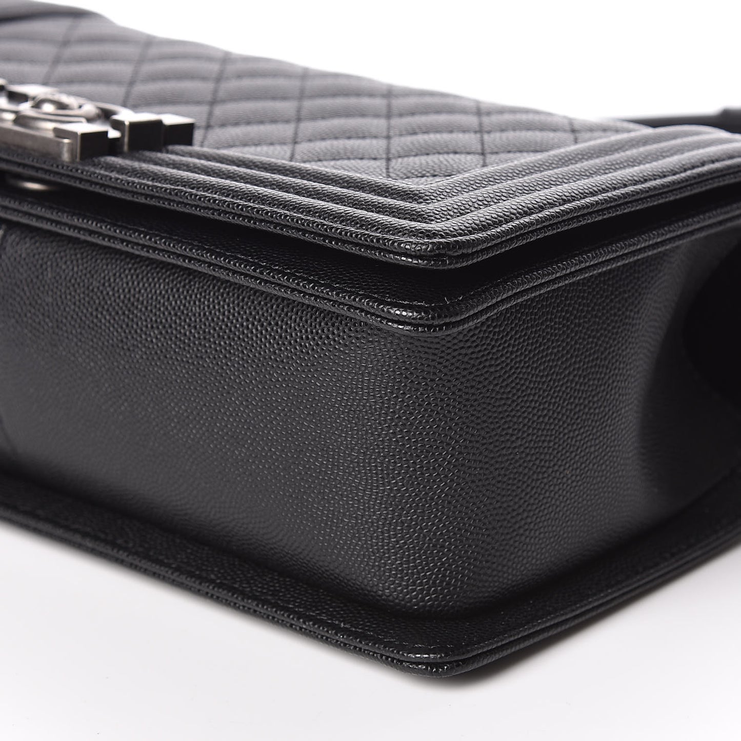Caviar Quilted Medium Boy Flap Black