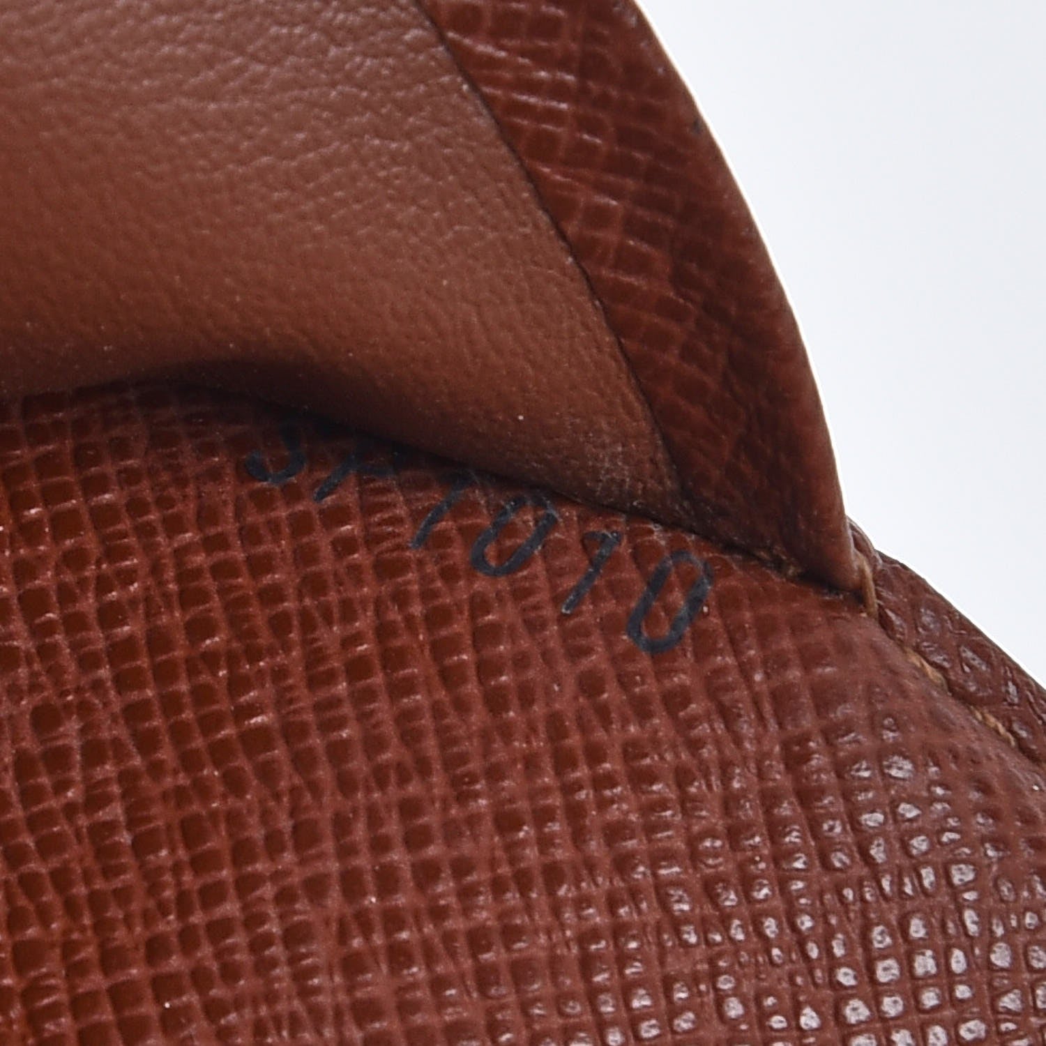Louis Vuitton Monogram Medium Ring Agenda Cover 7 of 7