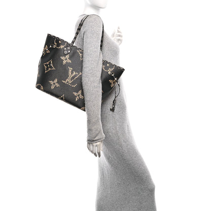Louis Vuitton Monogram Giant Jungle Neverfull MM Black 2 of 12