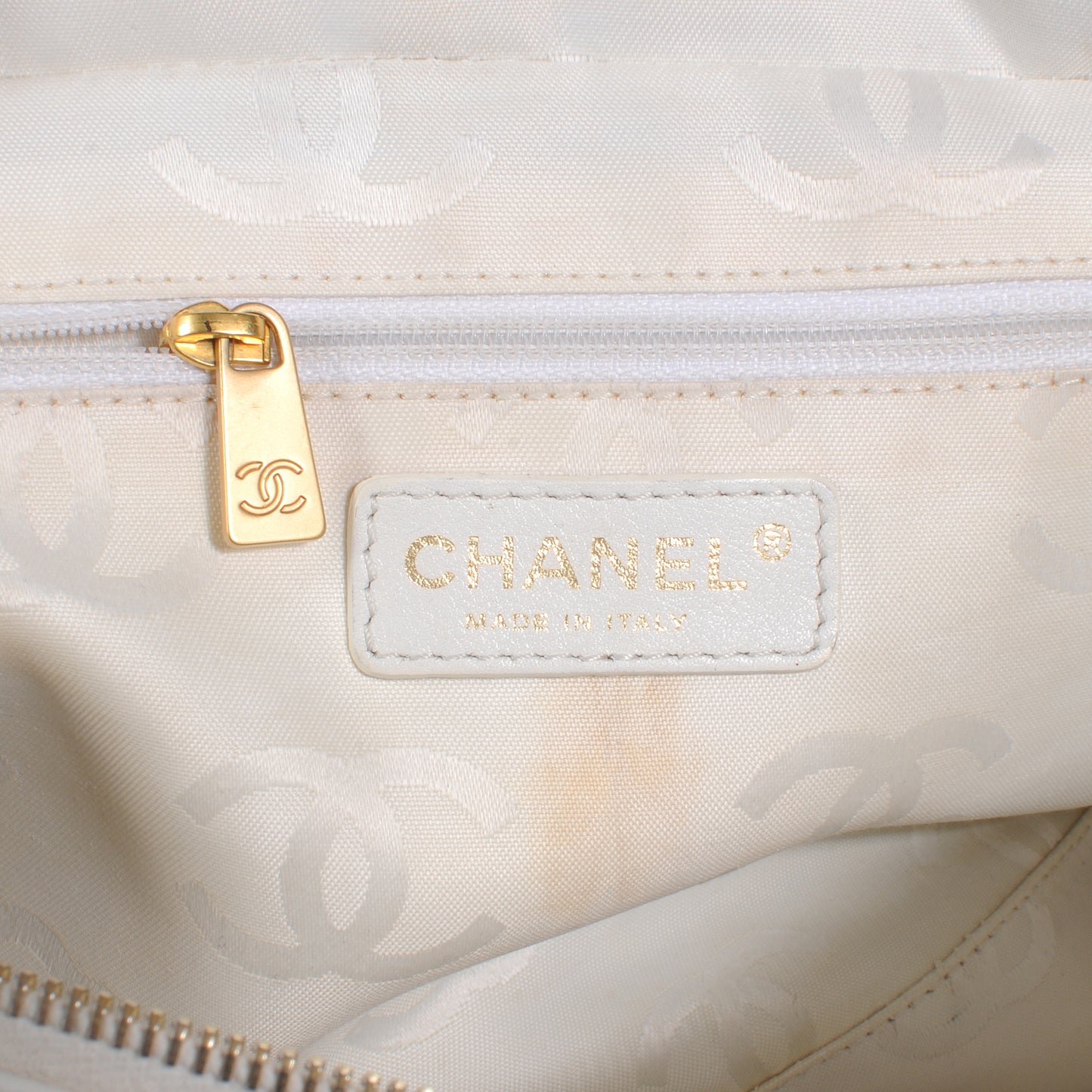 Lambskin CC Bowler White