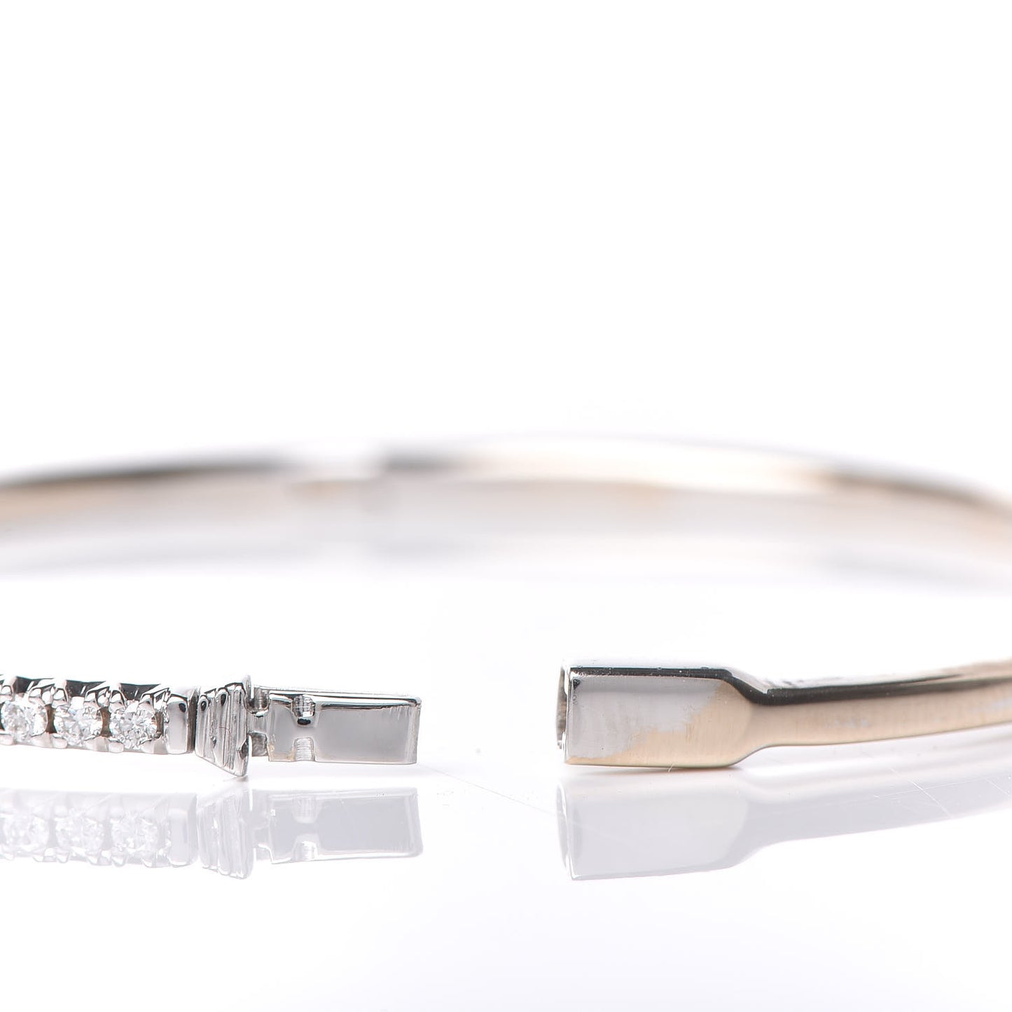 18K White Gold Diamond Metro Hinged Bangle