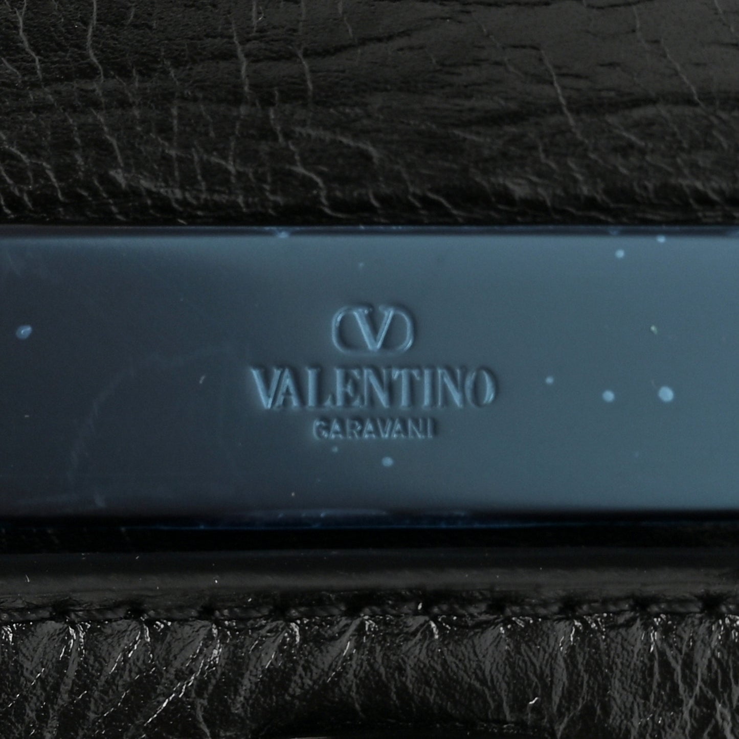 Crinkled Calfskin Vlogo Locker Shoulder Bag Black