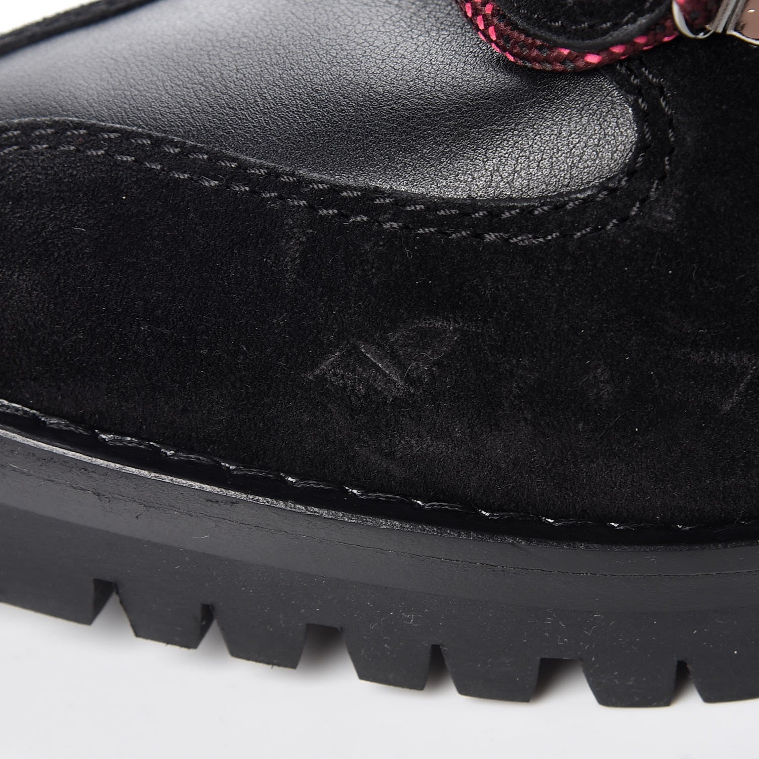 Valentino Garavani Suede Shearling Rockstud Lace-Up Ankle Boots 39.5 Black 16 of 17