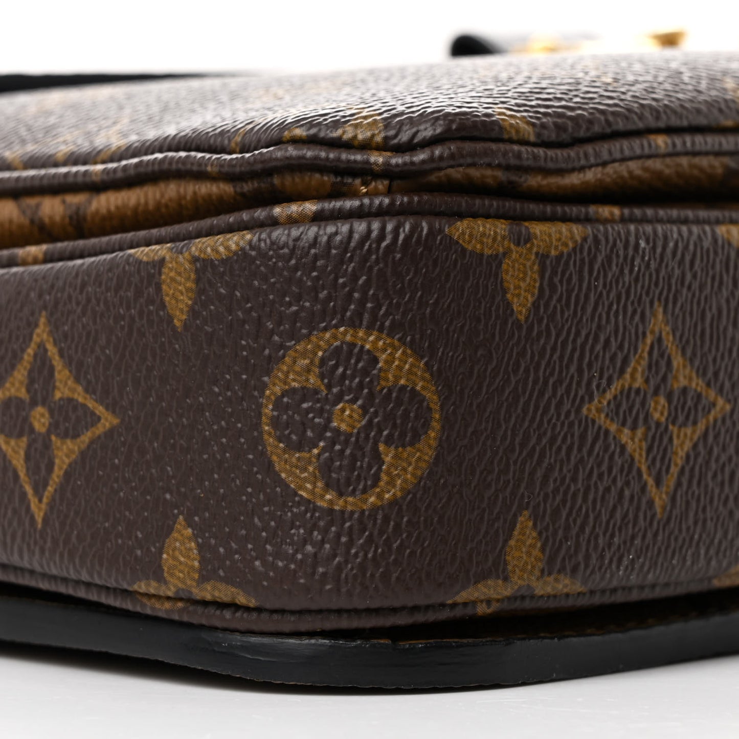 Reverse Monogram Pochette Metis