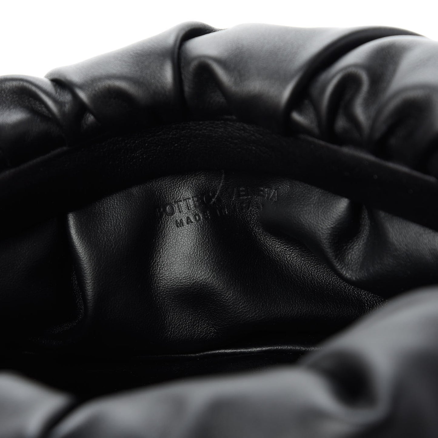 Calfskin The Pouch Chain Black