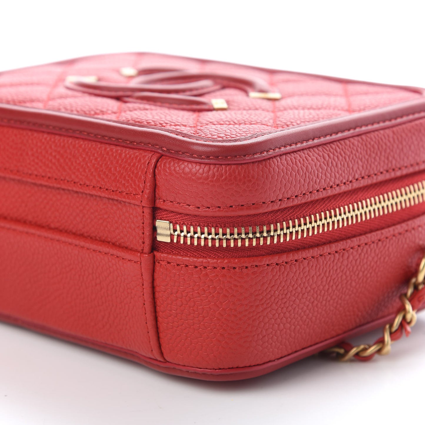 Caviar Quilted Small CC Filigree Vanity Case Red