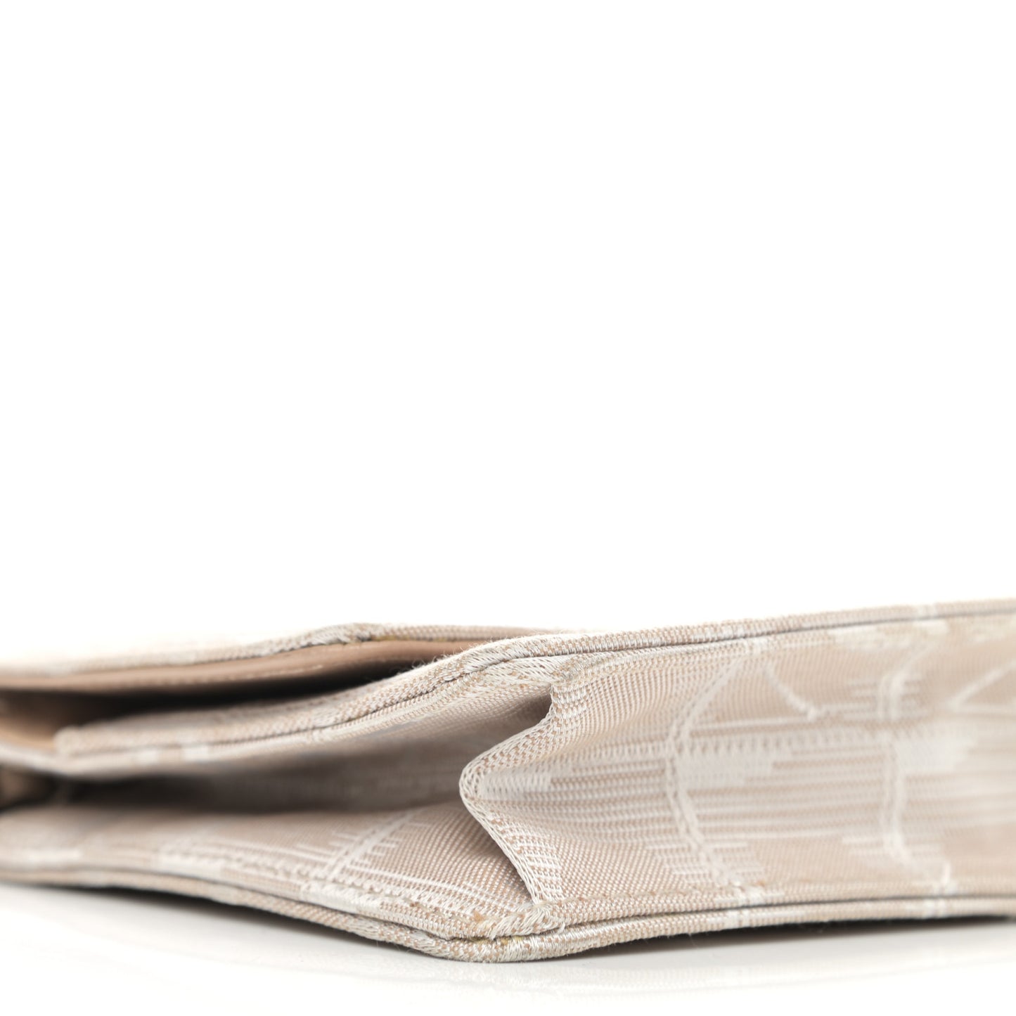 Nylon Travel Wallet On Chain WOC Beige