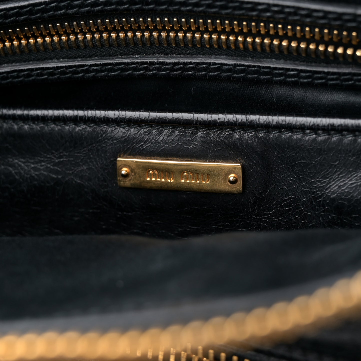 Vitello Shine Zip Tote Black