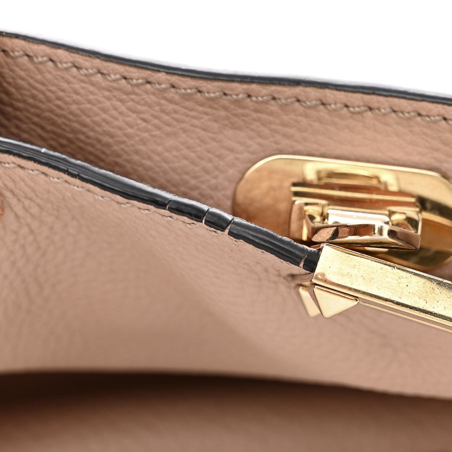 Pebbled Calfskin Medium Rockstud Tote Poudre