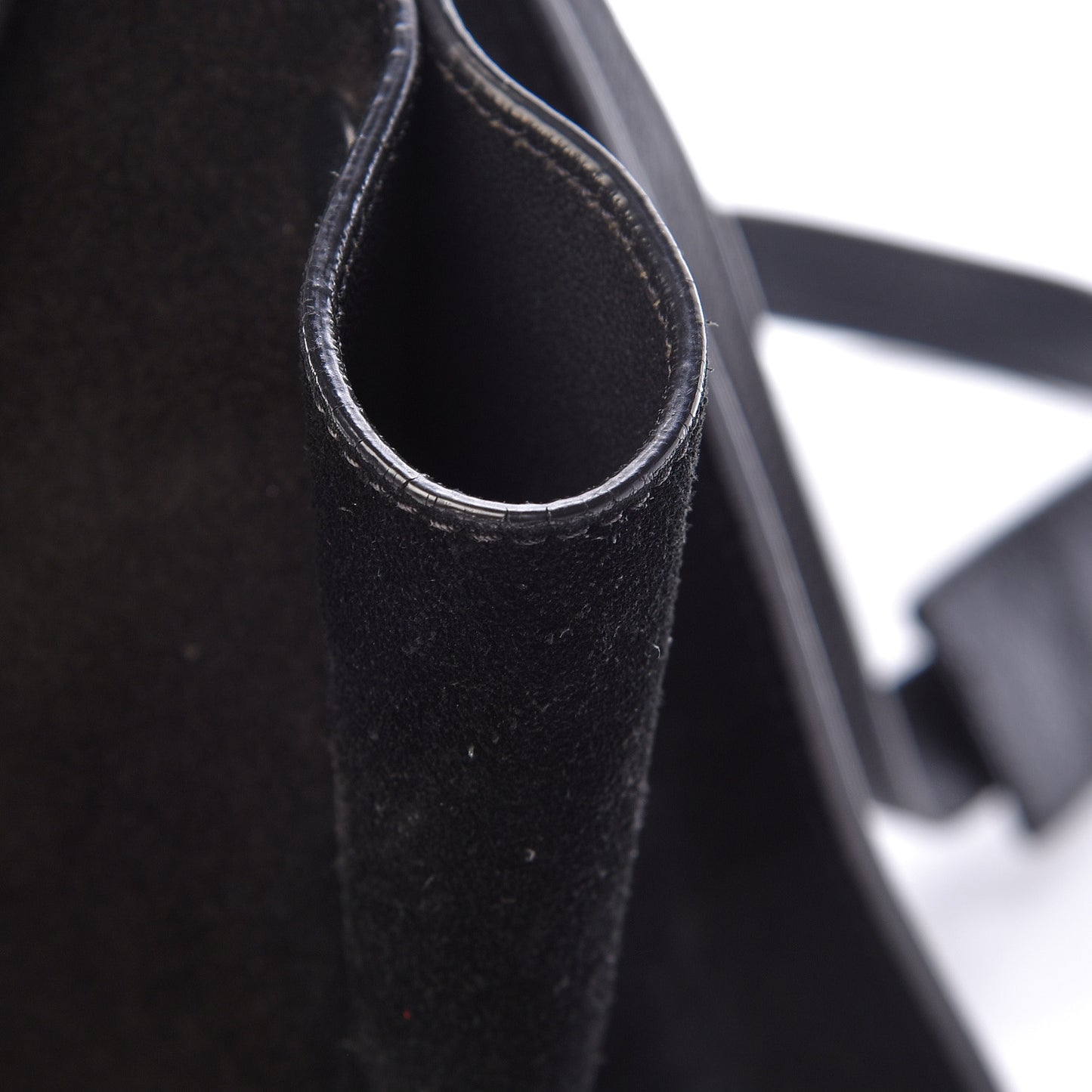 Drummed Calfskin Suede Medium Trapeze Black