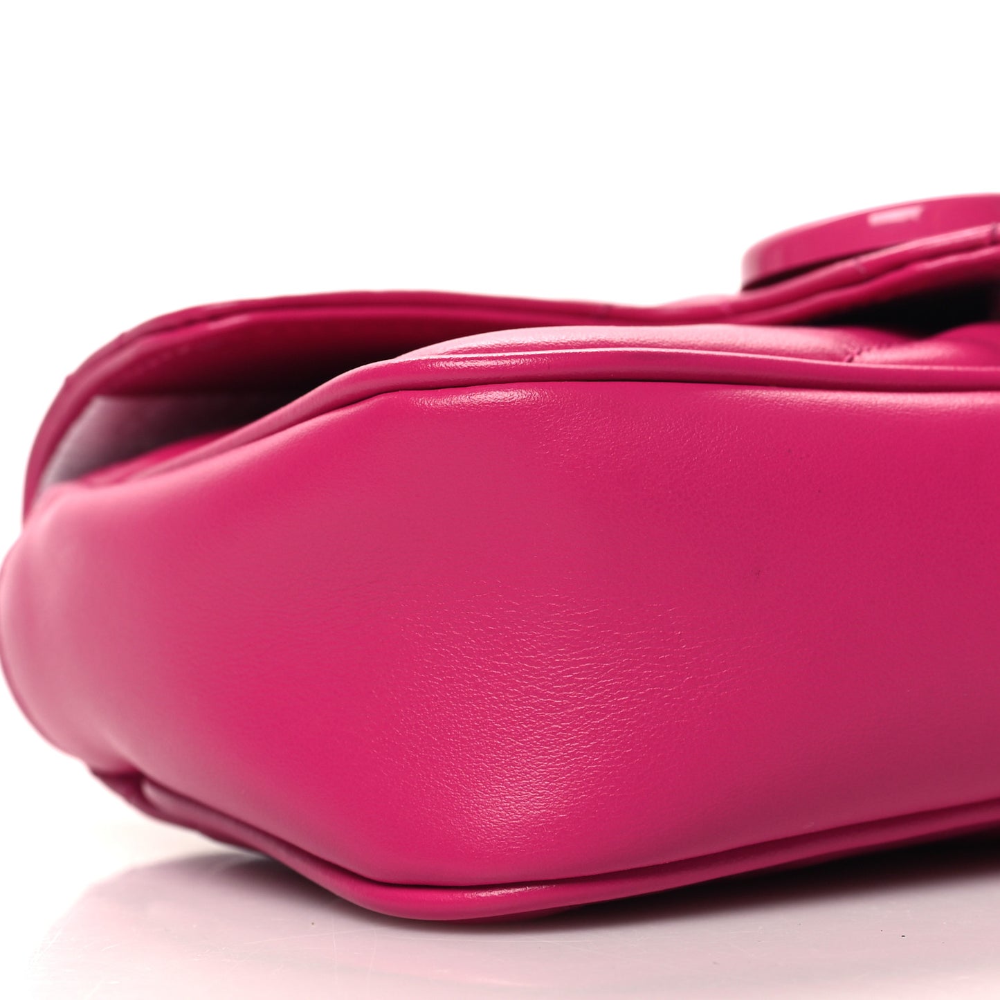 Calfskin Matelasse Monochrome GG Marmont Chain Belt Bag Classic Fuxia