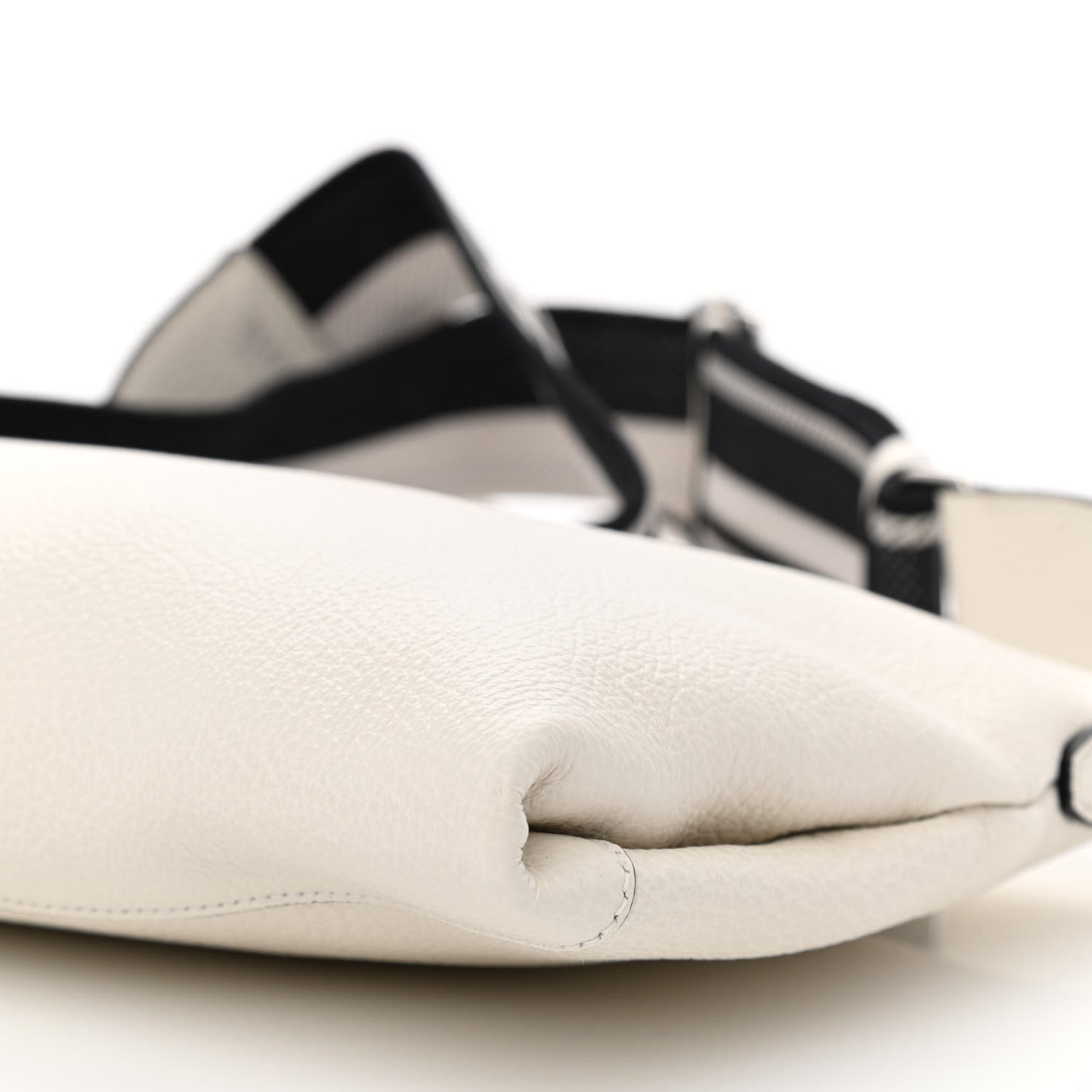 Vitello Daino Soft Zippered Shoulder Bag White