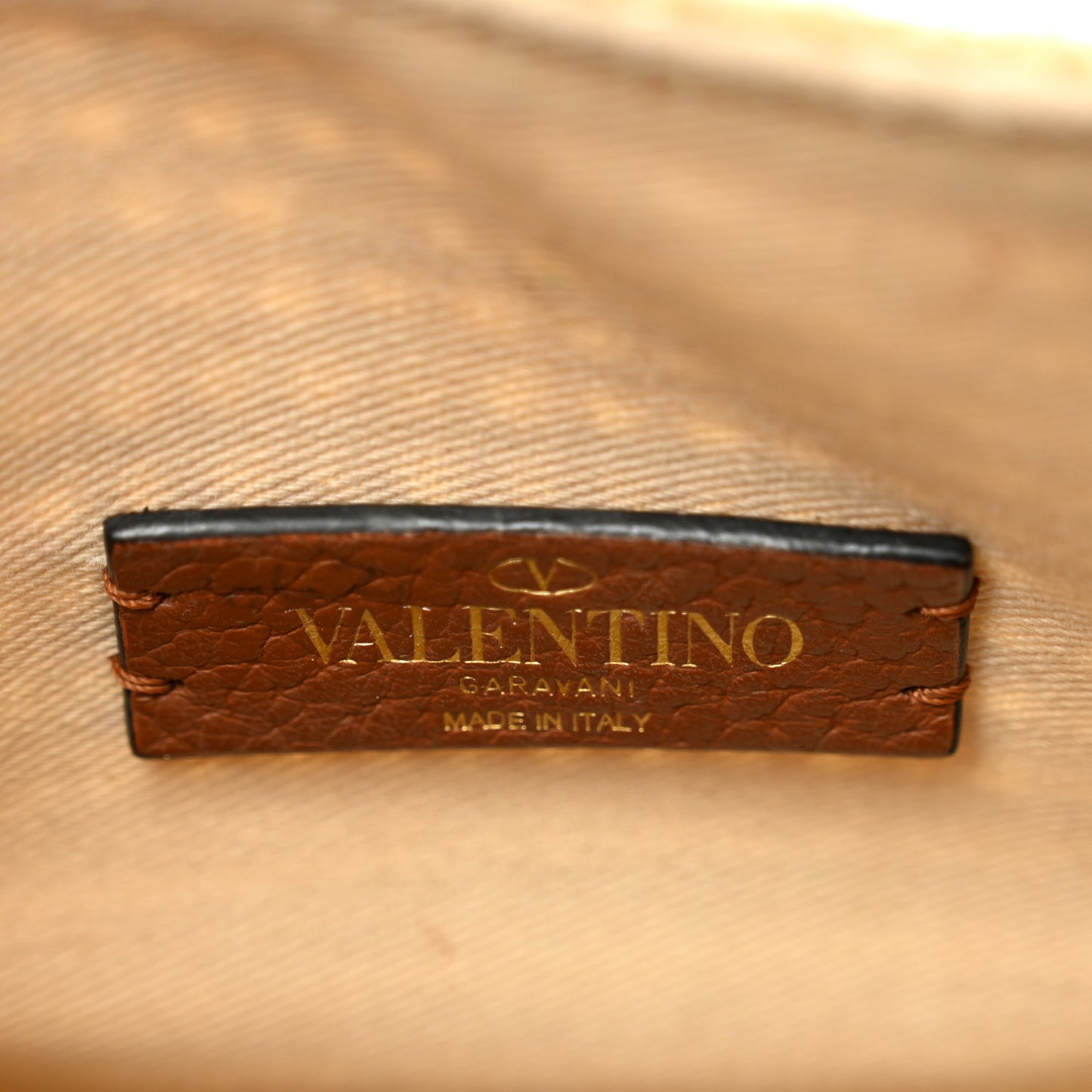 Raffia Grained Calfskin Small Rockstud Vlogo Tote Naturale