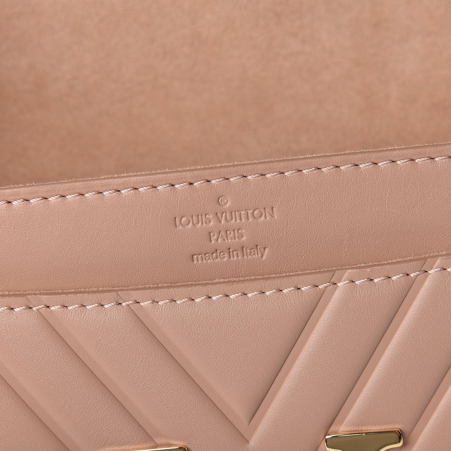 Calfskin Airy V Embossed Pochette Chain Louise GM Nude