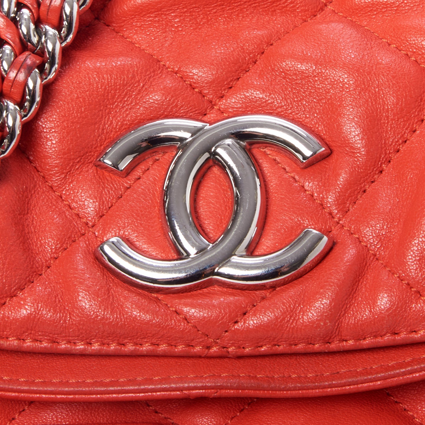 Washed Lambskin Chain Around Hobo Red