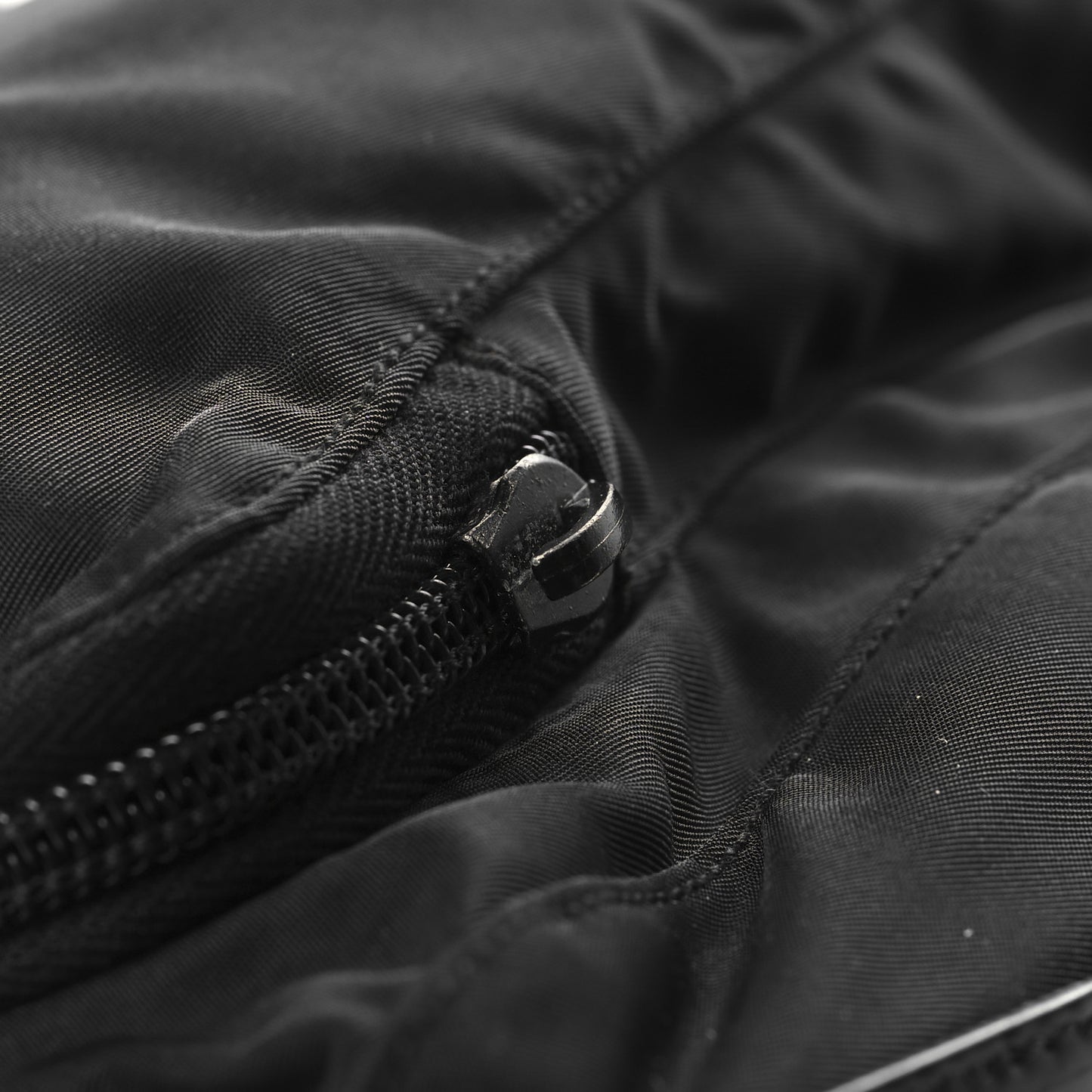 Tessuto Nylon Saffiano Vela Messenger Bag Black