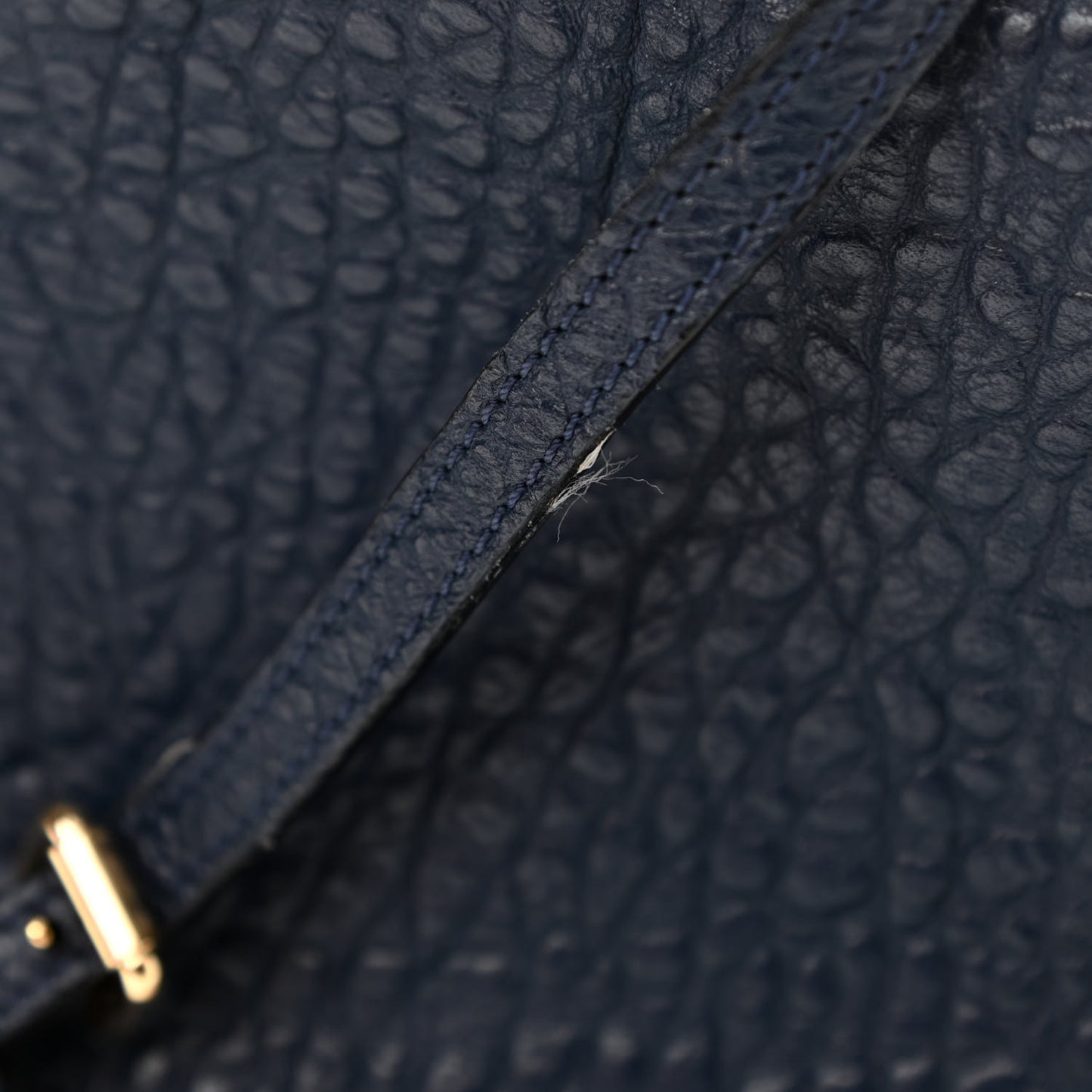 Signature Grain Medium Mildenhall Crossbody Bag Blue Carbon
