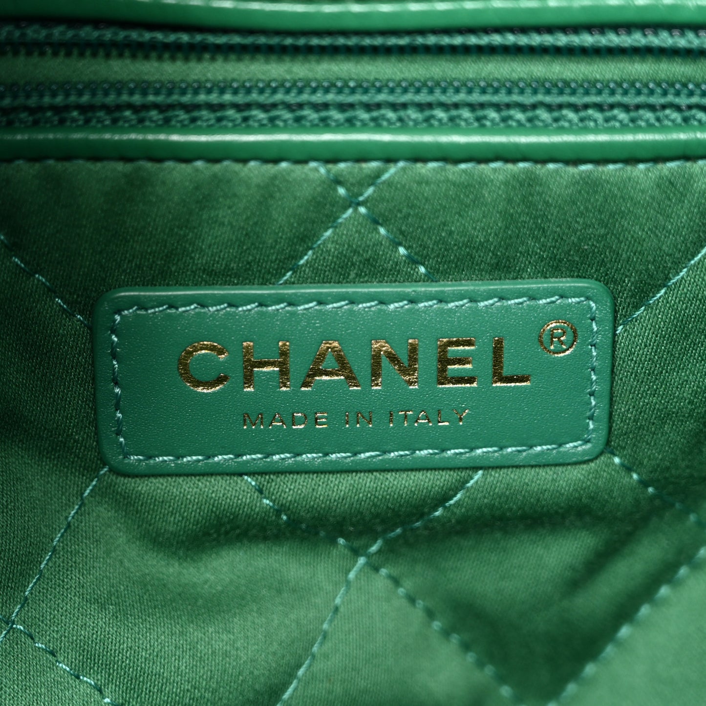 Shiny Calfskin Quilted Small Chanel 22 Green