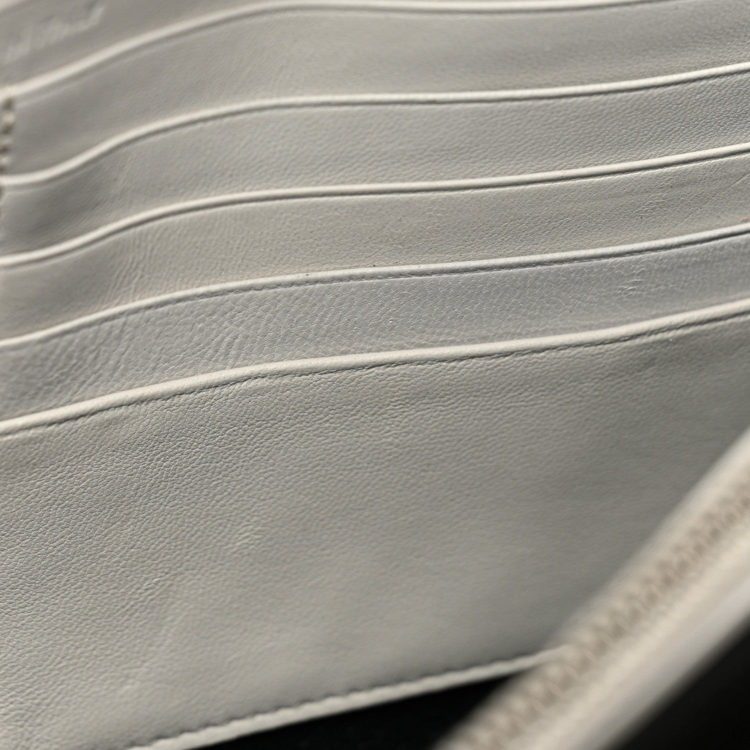 Saint Laurent Calfskin Crocodile Embossed Monogram Chain Wallet Blanc Vintage 12 of 16