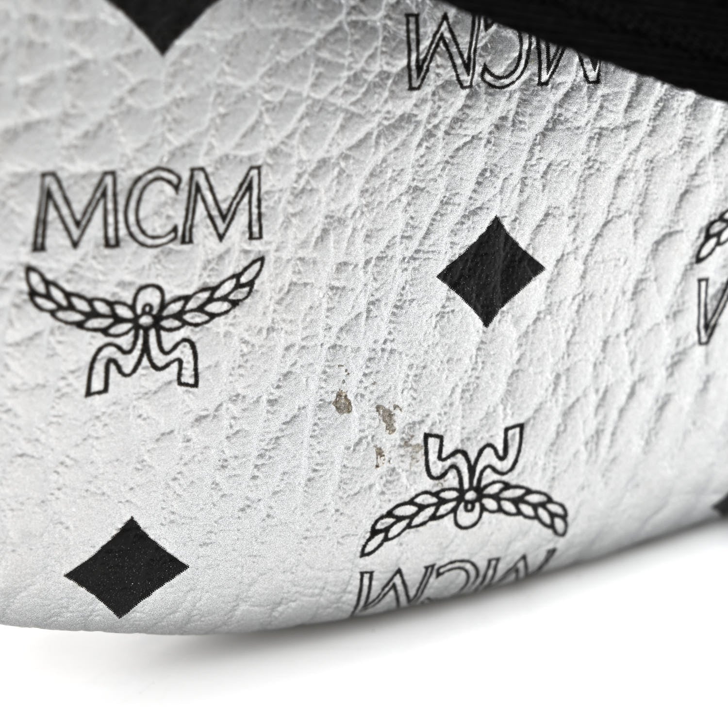 MCM ボディバッグ　シルバー MCM Metallic Visetos Stark Belt Bag Silver 1300666 – FASHIONPHILE