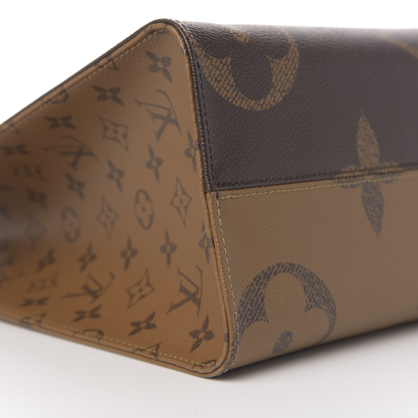 Reverse Monogram Giant Onthego MM