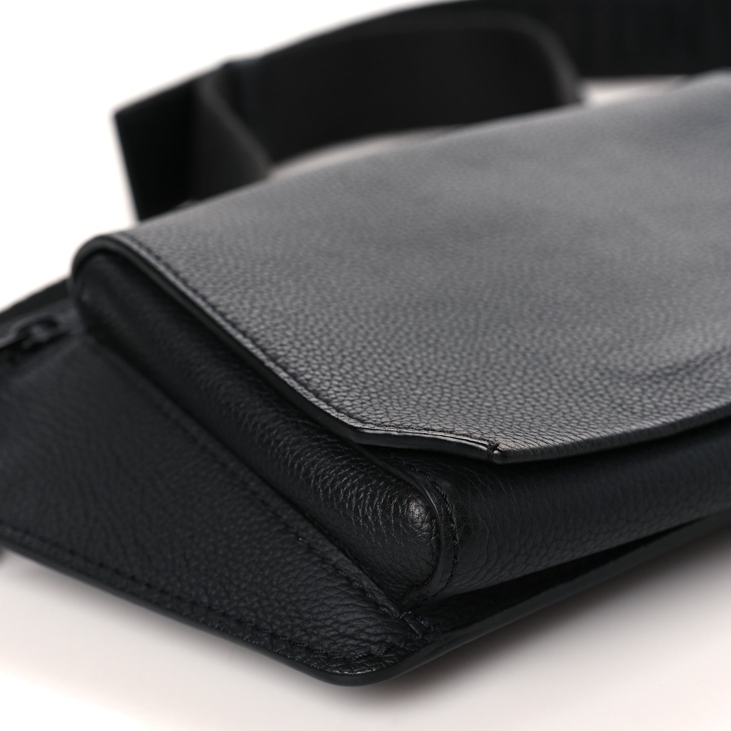 Grained Calfskin Aerogram Takeoff Sling Black