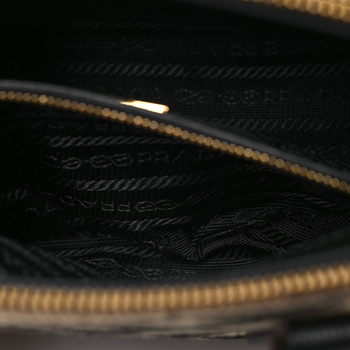 Jacquard Saffiano Triangolo Symbole Embroidered Mini Galleria Double Zip Tote Black Corda
