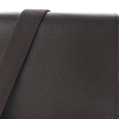 Louis Vuitton Taiga Andrei Messenger Bag Grizzli 7 of 12