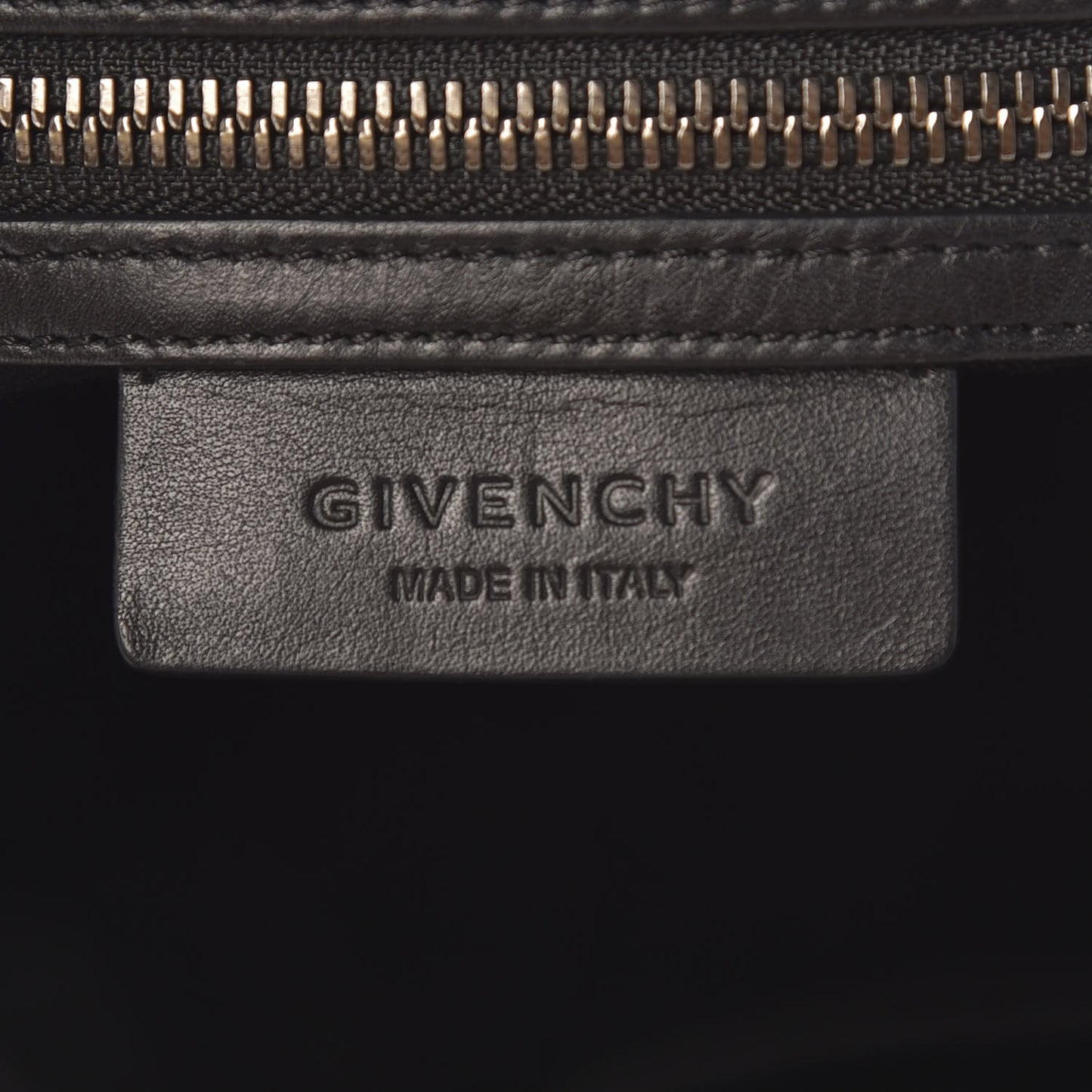 Pebbled Calfskin Medium Antigona Black