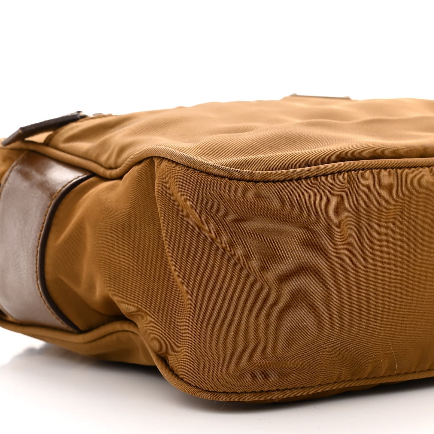 Nylon Vela Sport Messenger Bag Sughero