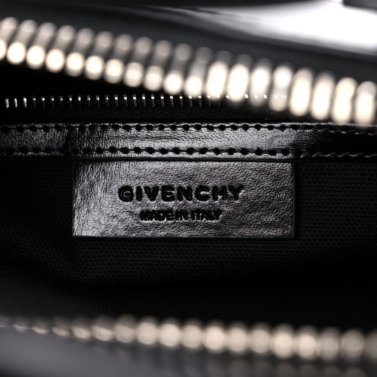 Shiny Lord Calfskin Small Antigona Black