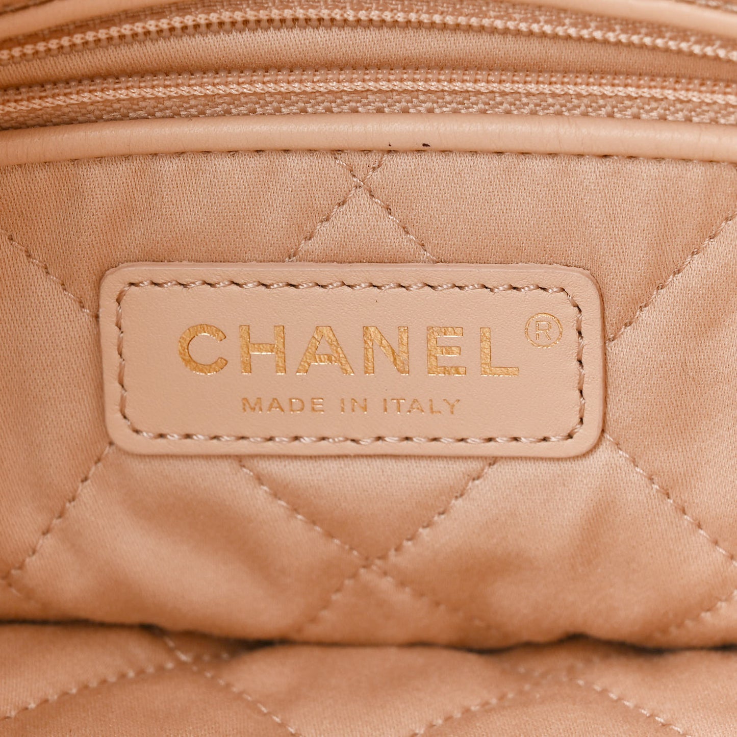 Shiny Calfskin Quilted Chanel 22 White