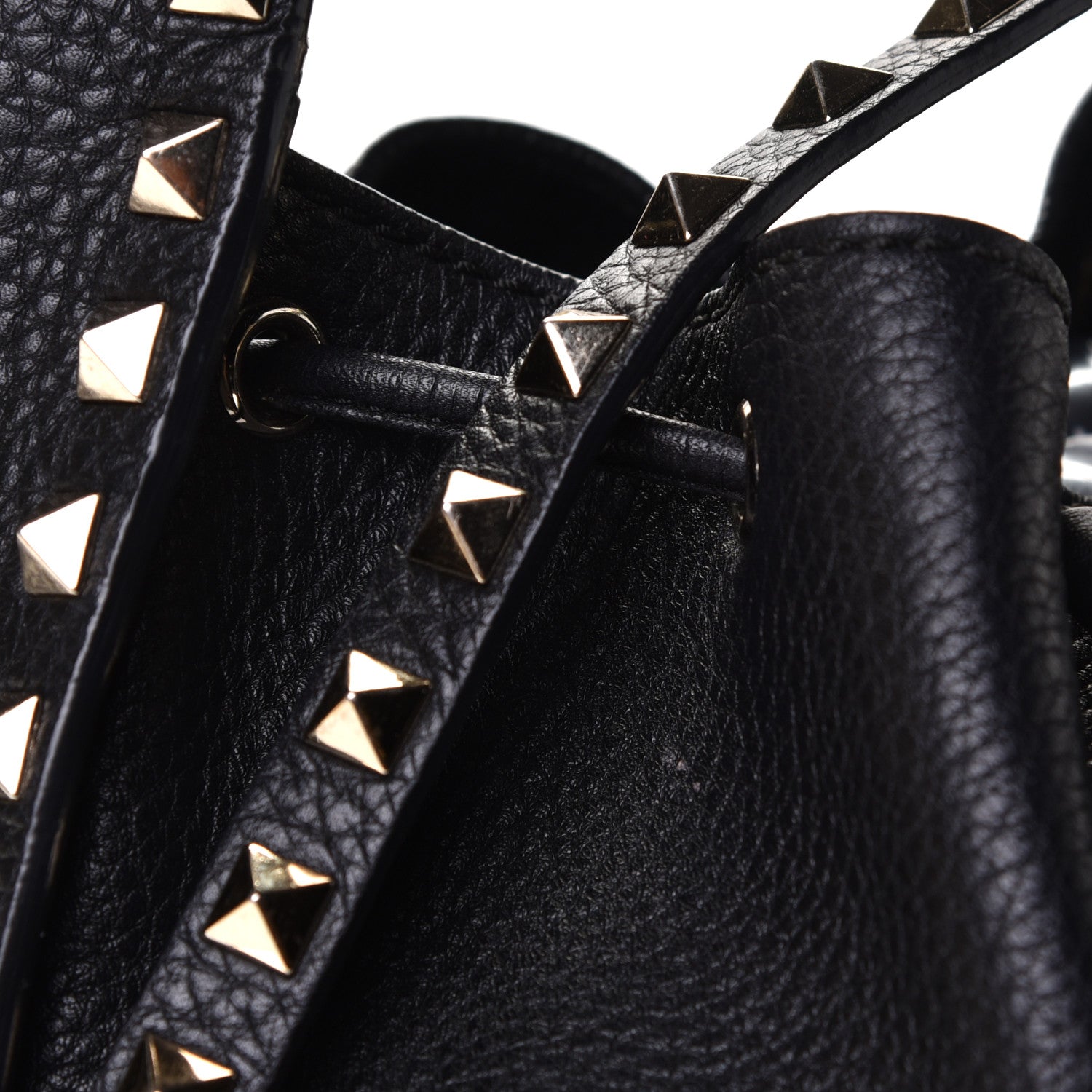 Valentino Garavani Grained Calfskin Rockstud Bucket Bag Black 8 of 9