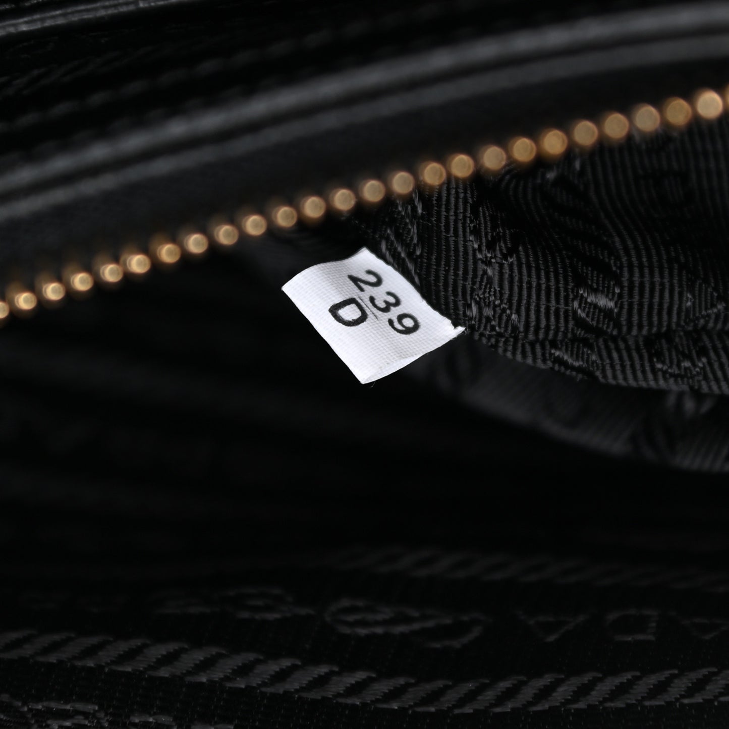 Saffiano Medium Galleria Double Zip Tote Black