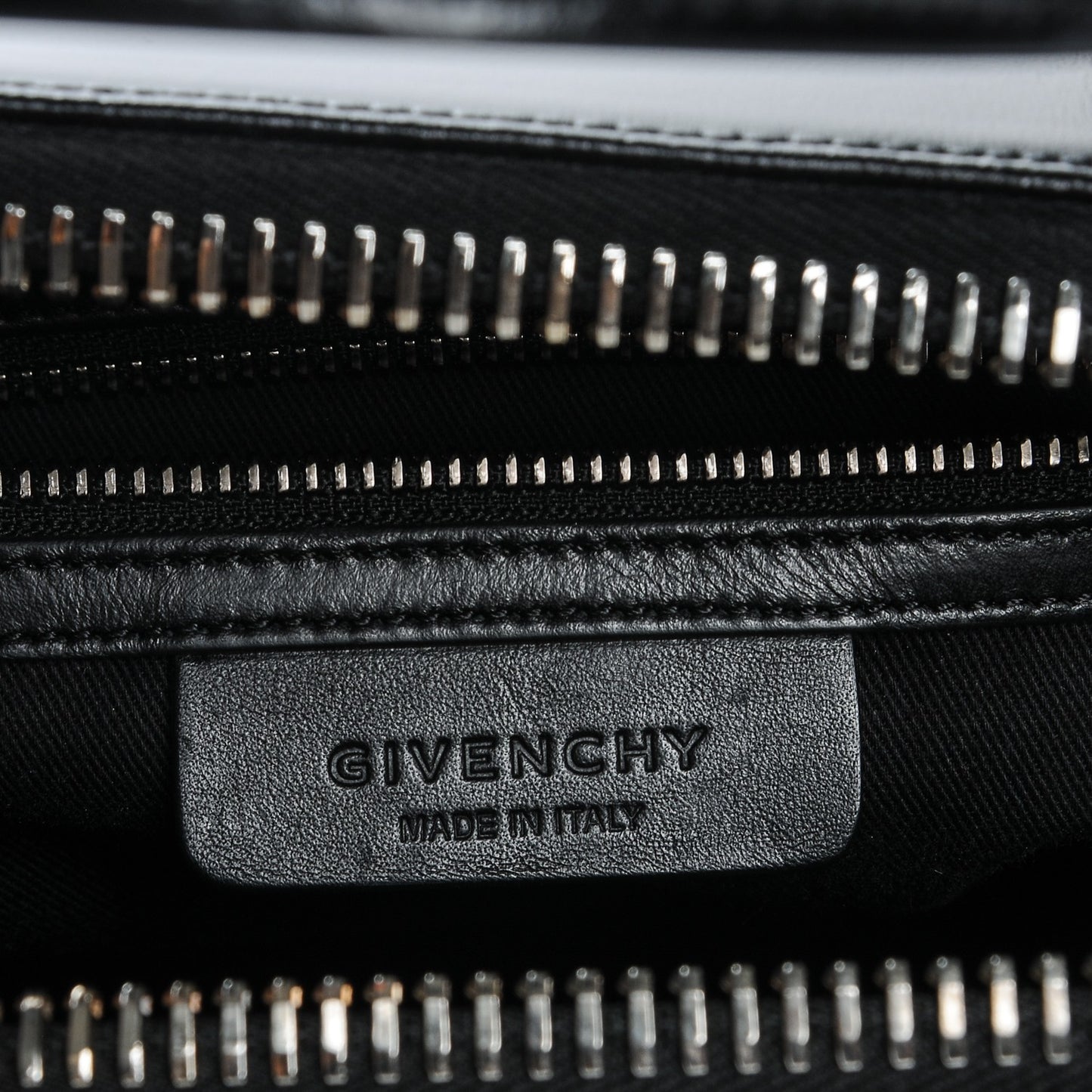 Shiny Lord Calfskin Small Antigona Black
