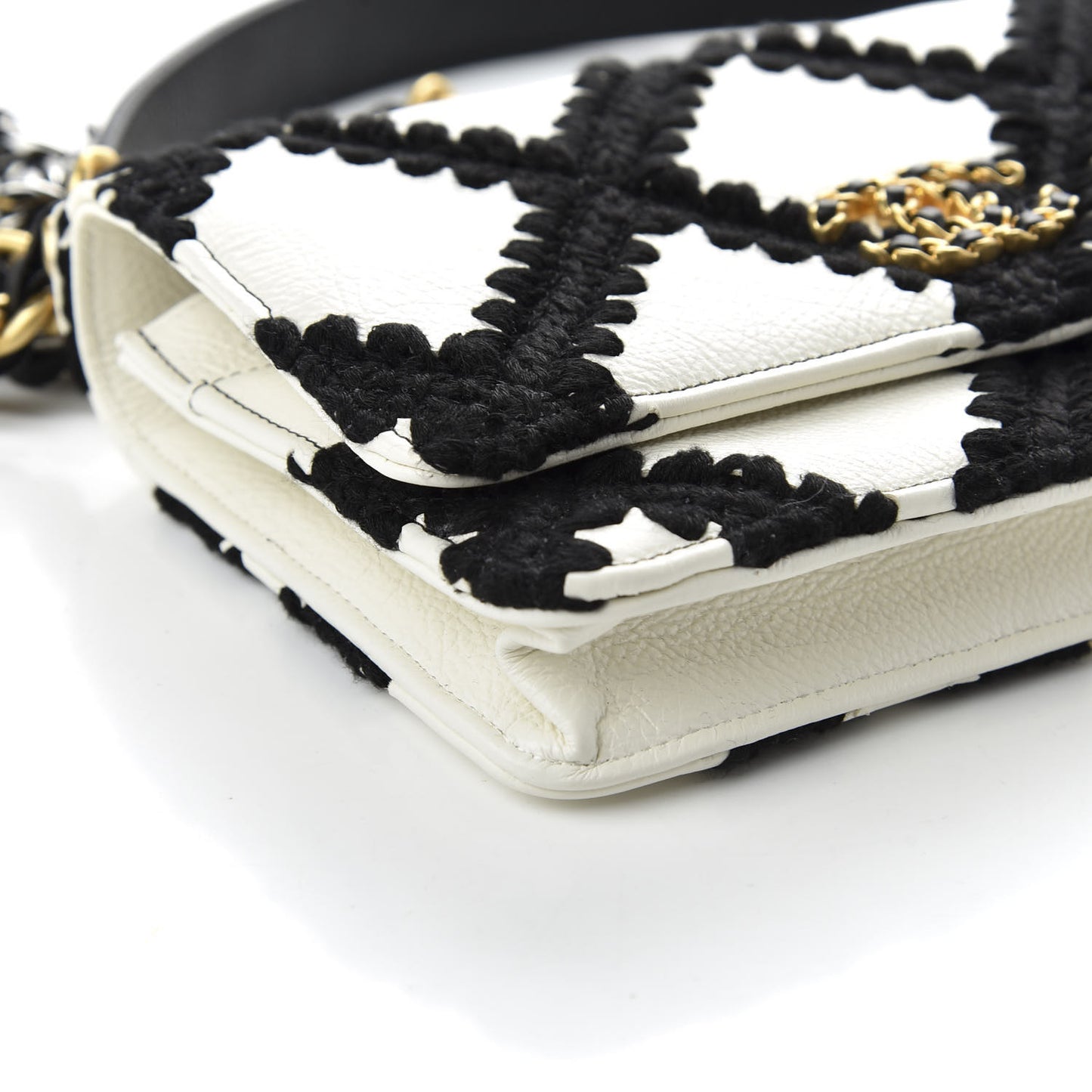 Calfskin Crochet 19 Wallet On Chain WOC White Black