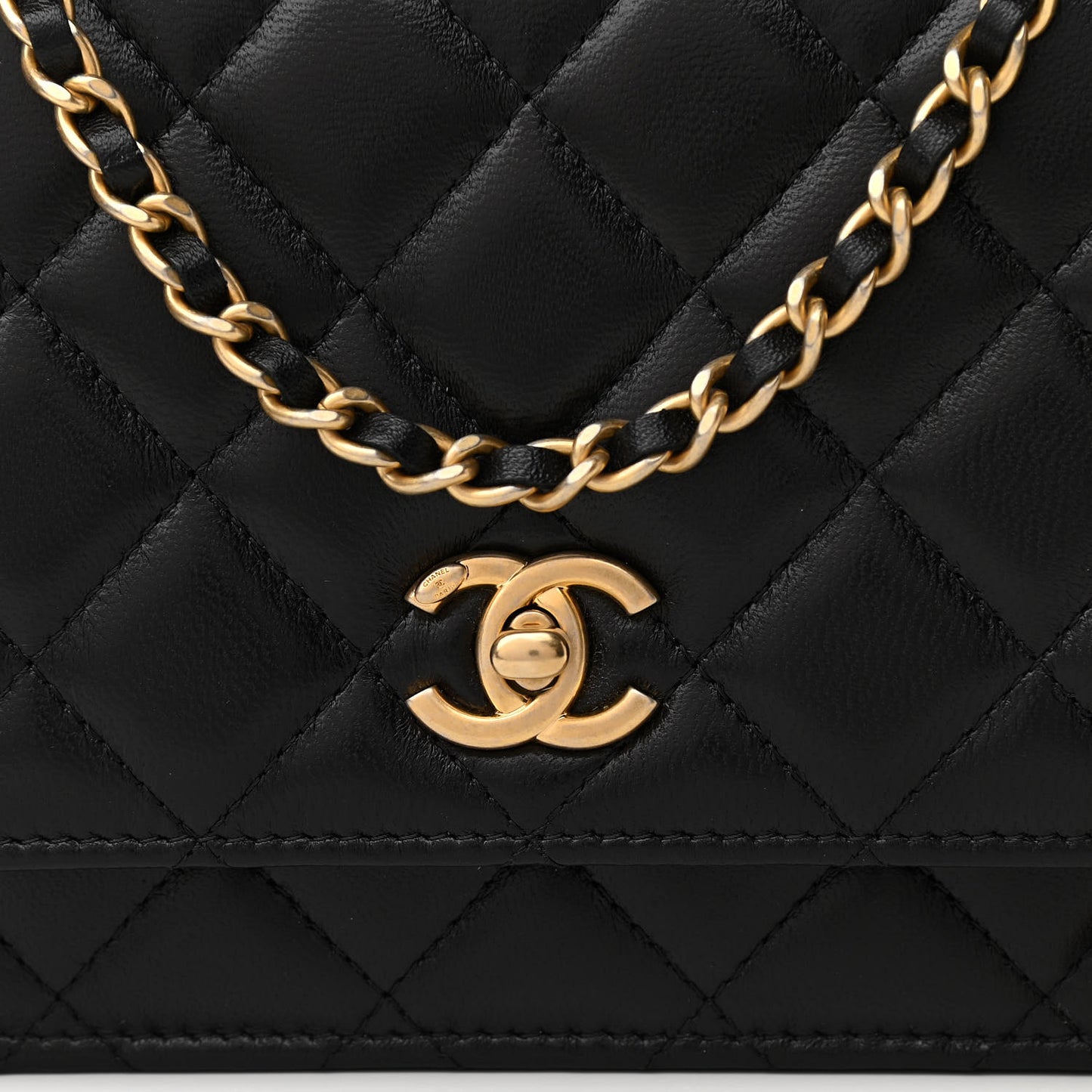 Lambskin Quilted CC Pearl Crush Wallet on Chain WOC Black