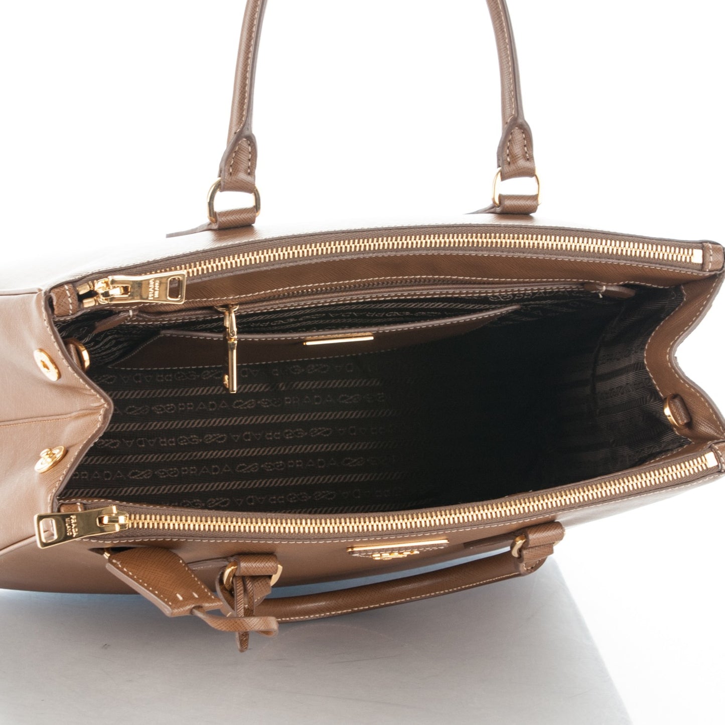 Saffiano Medium Galleria Double Zip Tote Cannella