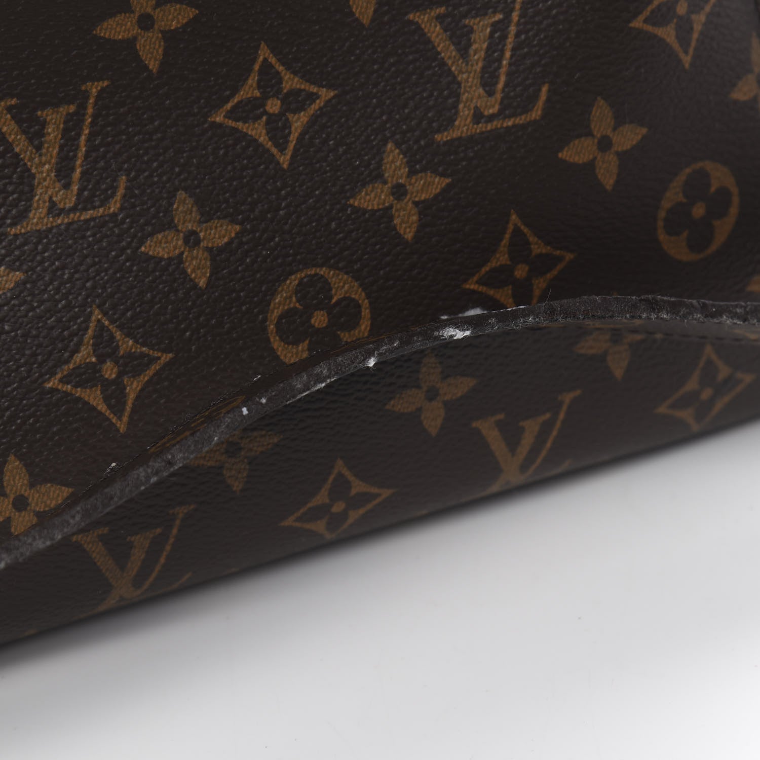 Louis Vuitton Monogram Montaigne MM 8 of 16