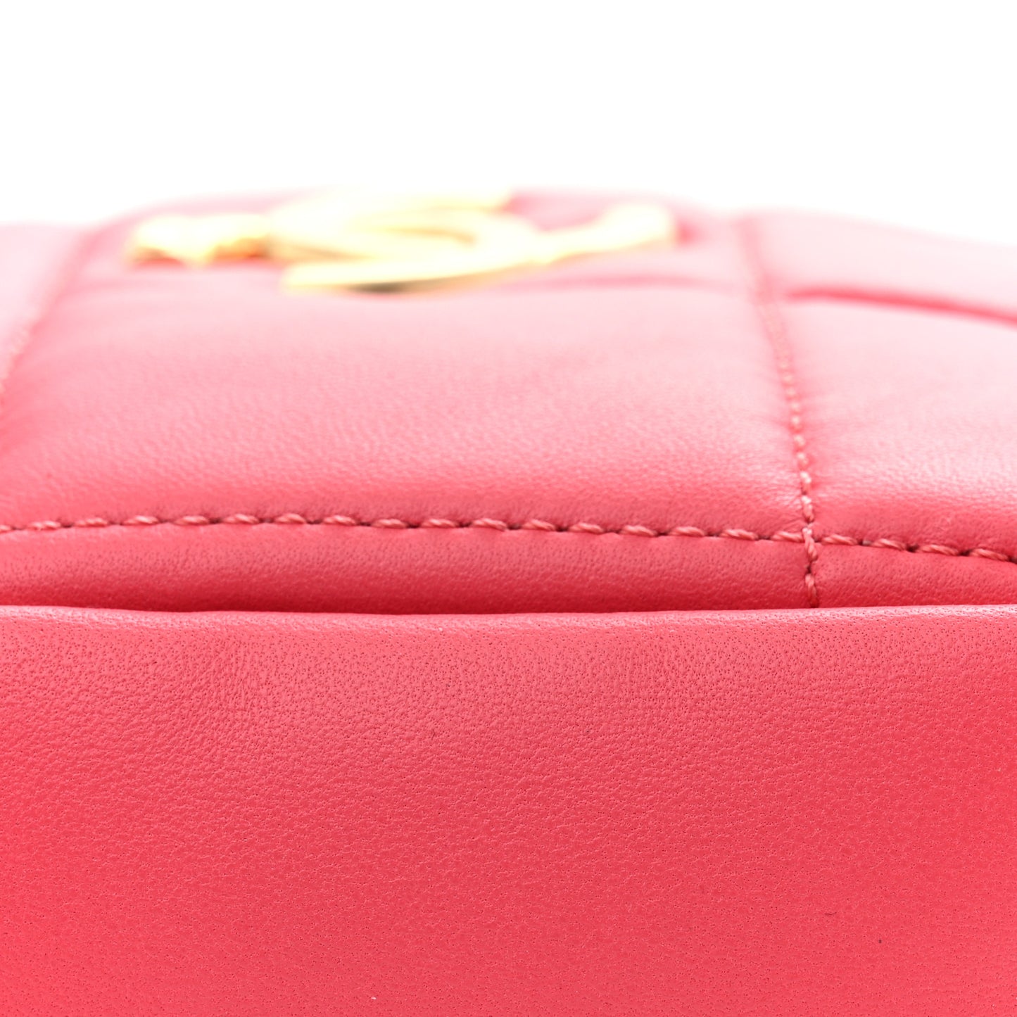 Lambskin Quilted Diamond Clutch With Chain Pink