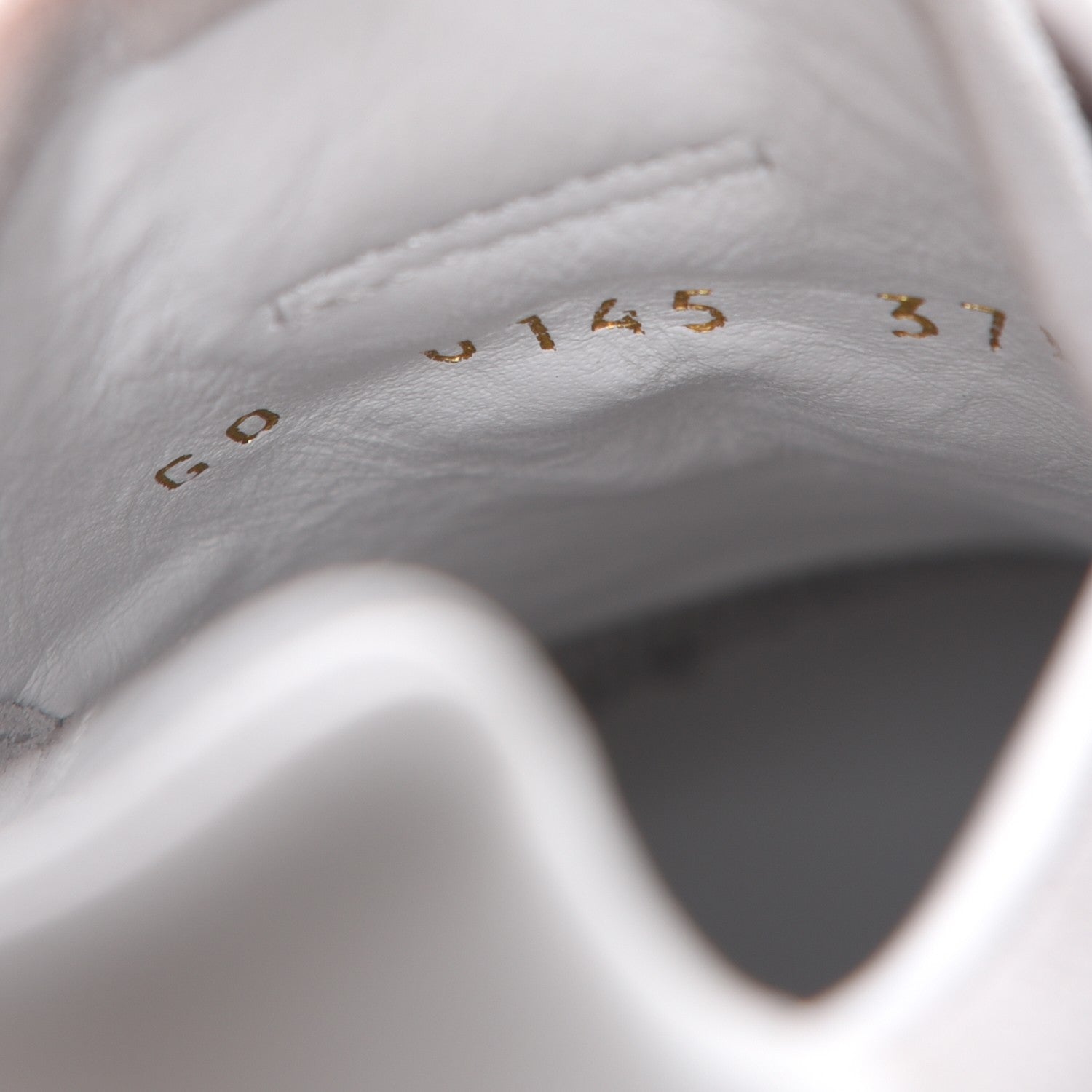 Louis Vuitton Epi Suede Run Away Sneakers 37.5 White 10 of 10